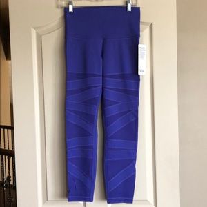 NWT Lululemon Wunder Under High Times, size 8